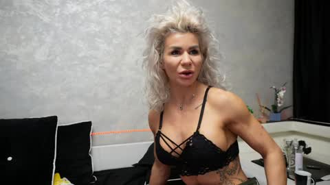 Snapshot of ashadevon_fit chatting on January 1, 5:01 am Asha online show from January 1, 5:01 am