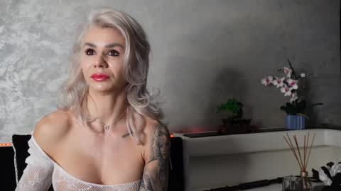 Snapshot of ashadevon_fit chatting on February 26, 12:49 am Asha online show from February 26, 12:49 am