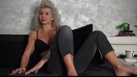 Snapshot of ashadevon_fit chatting on October 2, 8:54 am Asha online show from October 2, 8:54 am