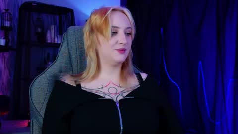 Snapshot of asheluck chatting on May 23, 4:39 am AshleyAshe online show from May 23, 4:39 am