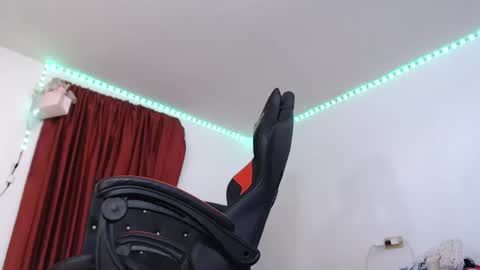 ashelyhots9inches online show from July 1, 5:34 pm