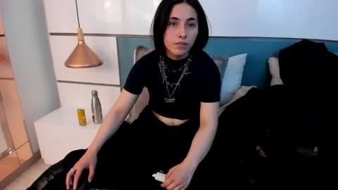 Ashkoreh online show from May 6, 9:09 pm