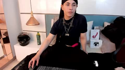 Ashkoreh online show from May 7, 8:58 pm