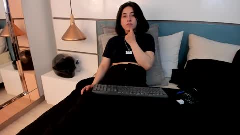 Ashkoreh online show from May 15, 8:49 pm