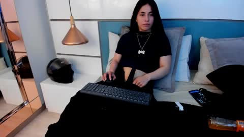 Ashkoreh online show from May 20, 9:10 pm