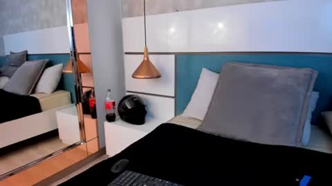 Ashkoreh online show from July 18, 9:29 pm