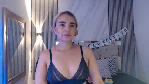 ashley__tylor online show from April 28, 8:25 pm