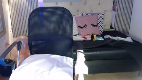 ashley__tylor online show from April 29, 8:15 pm