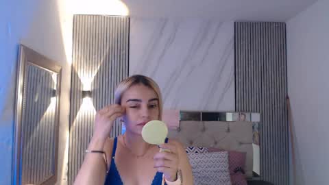 Snapshot of ashley__tylor chatting on May 12, 4:26 pm ashley__tylor online show from May 12, 4:26 pm