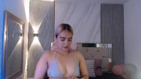 Snapshot of ashley__tylor chatting on May 15, 12:23 pm ashley__tylor online show from May 15, 12:23 pm