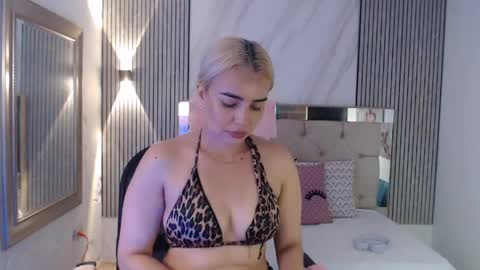 Snapshot of ashley__tylor chatting on June 7, 4:00 pm ashley__tylor online show from June 7, 4:00 pm