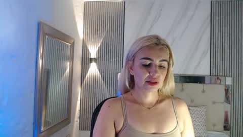 Snapshot of ashley__tylor chatting on June 10, 7:02 pm ashley__tylor online show from June 10, 7:02 pm