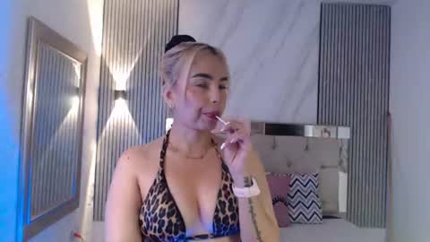 Snapshot of ashley__tylor chatting on June 18, 5:17 pm ashley__tylor online show from June 18, 5:17 pm