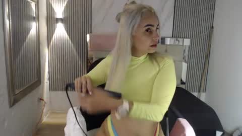 Snapshot of ashley__tylor chatting on July 8, 6:45 pm ashley__tylor online show from July 8, 6:45 pm
