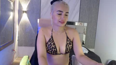 Snapshot of ashley__tylor chatting on July 9, 3:49 pm ashley__tylor online show from July 9, 3:49 pm