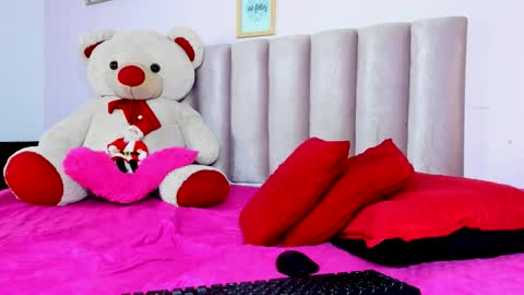 Snapshot of ashley_mos_ chatting on December 19, 9:55 pm Ashley online show from December 19, 9:55 pm