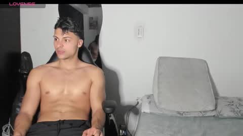 Snapshot of ashleyandtyler chatting on October 25, 1:13 am ASHLEY AND TYLER online show from October 25, 1:13 am