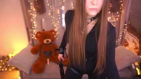 ashleybaee online show from March 11, 1:28 pm