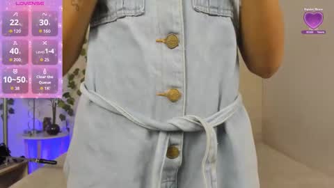 Snapshot of ashleyhiil2 chatting on November 28, 3:42 am AshleyHill online show from November 28, 3:42 am