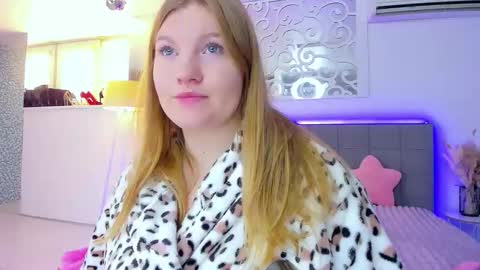 Snapshot of ashleyjonse chatting on November 4, 6:01 am AshleyJonse online show from November 4, 6:01 am