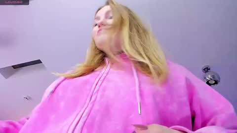 Snapshot of ashleyjonse chatting on December 2, 6:08 am AshleyJonse online show from December 2, 6:08 am