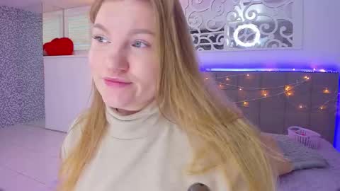 Snapshot of ashleyjonse chatting on December 15, 6:17 am AshleyJonse online show from December 15, 6:17 am