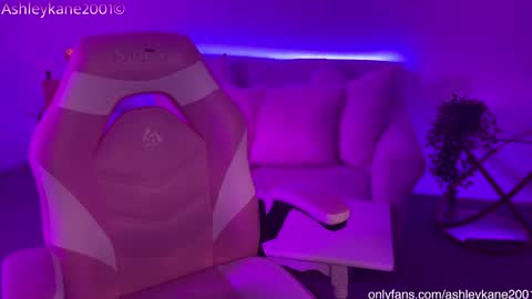 Snapshot of ashleykane2001 chatting on March 5, 3:40 am Ashley online show from March 5, 3:40 am