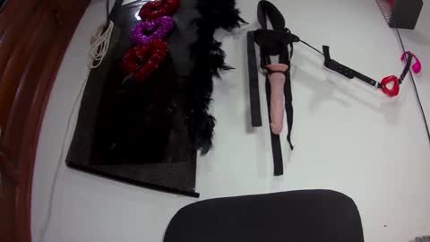 Snapshot of ashleyreyes_ chatting on February 18, 3:21 am Ashley online show from February 18, 3:21 am