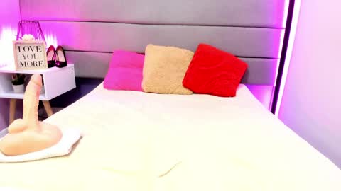 ashleyrobert_ online show from May 7, 8:58 pm