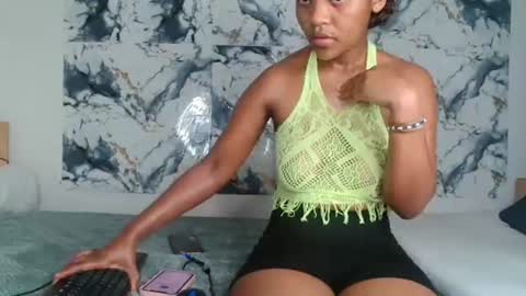 Snapshot of ashleyt255 chatting on August 4, 11:24 am ashleyt255 online show from August 4, 11:24 am