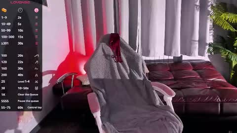 Snapshot of ashleytoxic chatting on November 29, 1:03 pm Ashley online show from November 29, 1:03 pm