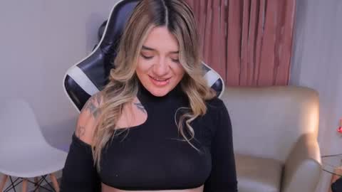 Ashley Lauren online show from October 3, 4:09 am