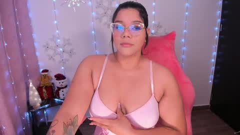 Snapshot of ashleyy18__ chatting on December 1, 11:36 pm Ashleyy18 online show from December 1, 11:36 pm