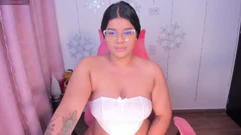 Snapshot of ashleyy18__ chatting on December 11, 8:15 am Ashleyy18 online show from December 11, 8:15 am