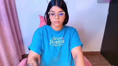 Snapshot of ashleyy18__ chatting on February 17, 9:24 am Ashleyy18 online show from February 17, 9:24 am