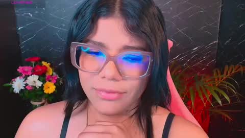 Snapshot of ashleyy18__ chatting on October 19, 12:00 am Ashleyy18 online show from October 19, 12:00 am