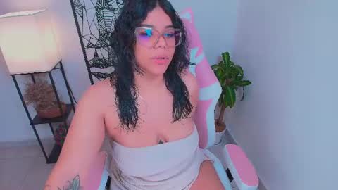 Ashleyy18   online show from June 28, 10:38 pm