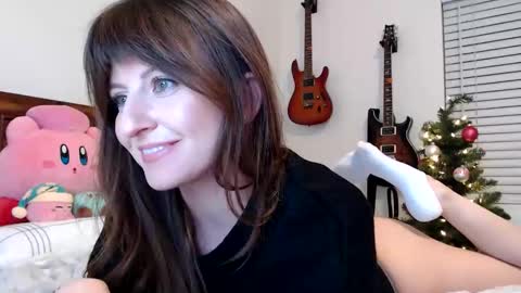 Snapshot of ashleyyylove13 chatting on November 28, 6:27 am Ashley Love online show from November 28, 6:27 am