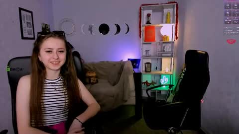 Snapshot of ashli_bright chatting on May 8, 12:54 pm Ashli online show from May 8, 12:54 pm