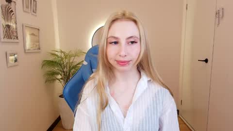 Victoria  online show from May 13, 2:31 am