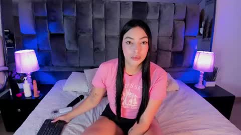 Snapshot of ashly_bloom chatting on June 19, 3:11 am Ashly online show from June 19, 3:11 am