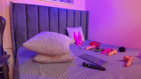 Snapshot of ashlye_miller_ chatting on January 25, 7:49 am ashlye_miller_ online show from January 25, 7:49 am