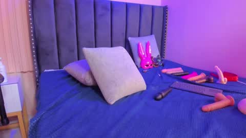 Snapshot of ashlye_miller_ chatting on February 9, 9:37 am ashlye_miller_ online show from February 9, 9:37 am