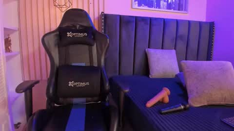 Snapshot of ashlye_miller_ chatting on October 15, 4:12 am ashlye_miller_ online show from October 15, 4:12 am