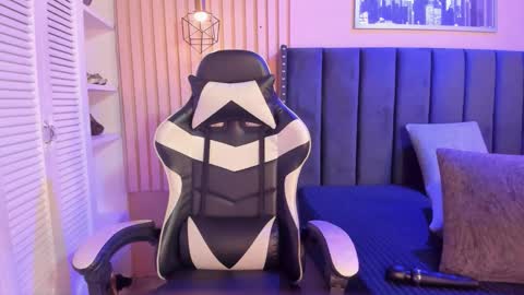 Snapshot of ashlye_miller_ chatting on November 27, 4:14 am ashlye_miller_ online show from November 27, 4:14 am