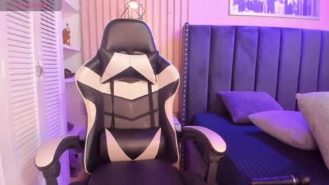 ashlye_miller_ online show from July 2, 8:04 pm