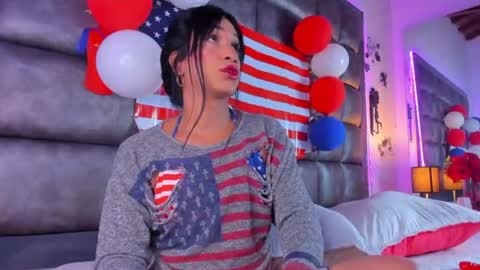 Snapshot of ashlymillerr_ chatting on July 4, 7:53 pm ashlymillerr_ online show from July 4, 7:53 pm