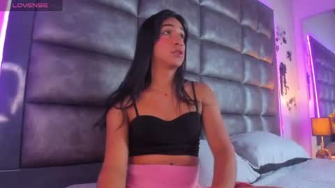 Snapshot of ashlymillerr_ chatting on July 21, 7:27 pm ashlymillerr_ online show from July 21, 7:27 pm