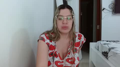 Snapshot of ashlymoon chatting on January 6, 5:49 pm AshlyMoon online show from January 6, 5:49 pm