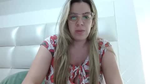 Snapshot of ashlymoon chatting on January 6, 11:52 pm AshlyMoon online show from January 6, 11:52 pm